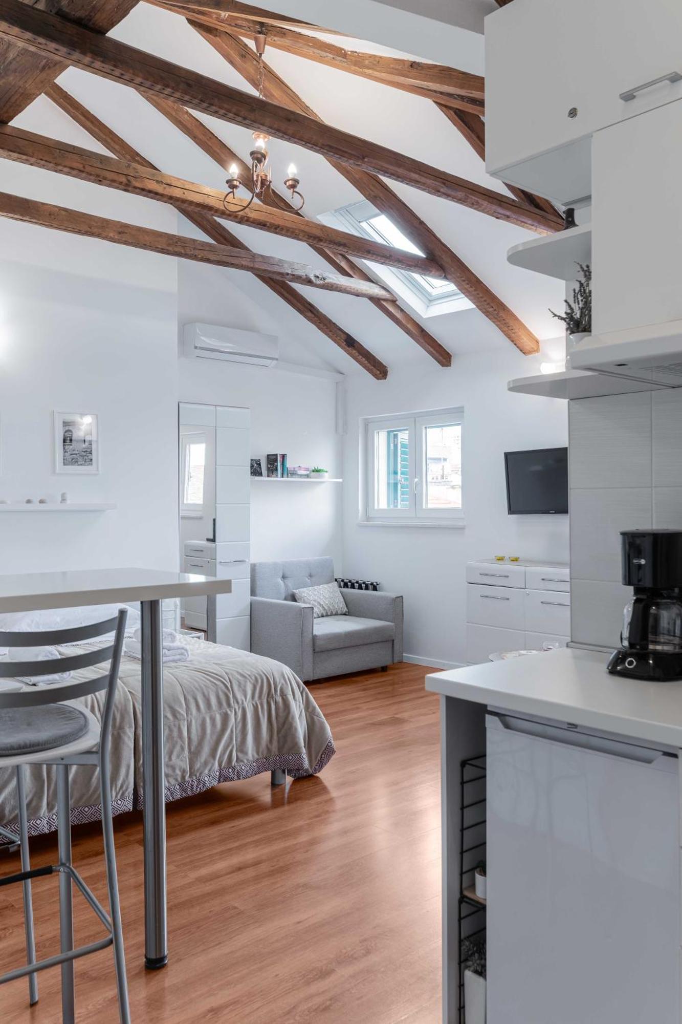 Apartment The Charm Split Luaran gambar
