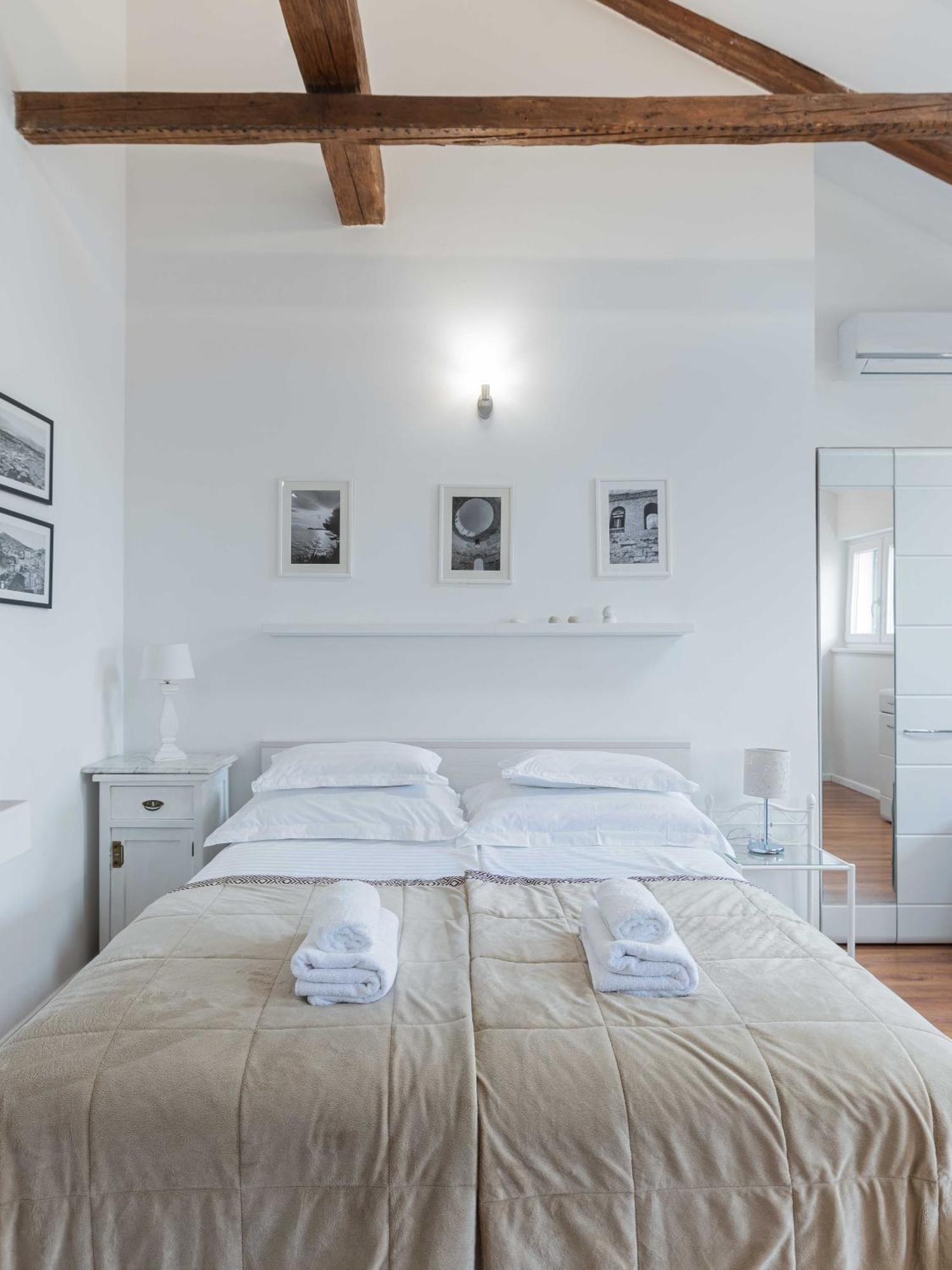 Apartment The Charm Split Luaran gambar