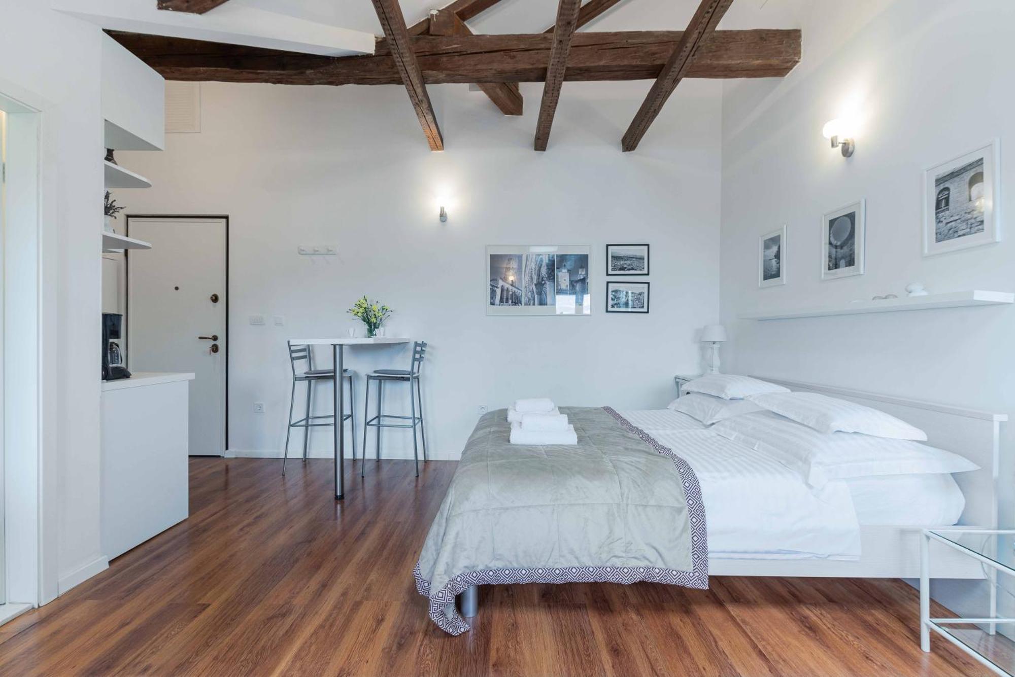 Apartment The Charm Split Luaran gambar