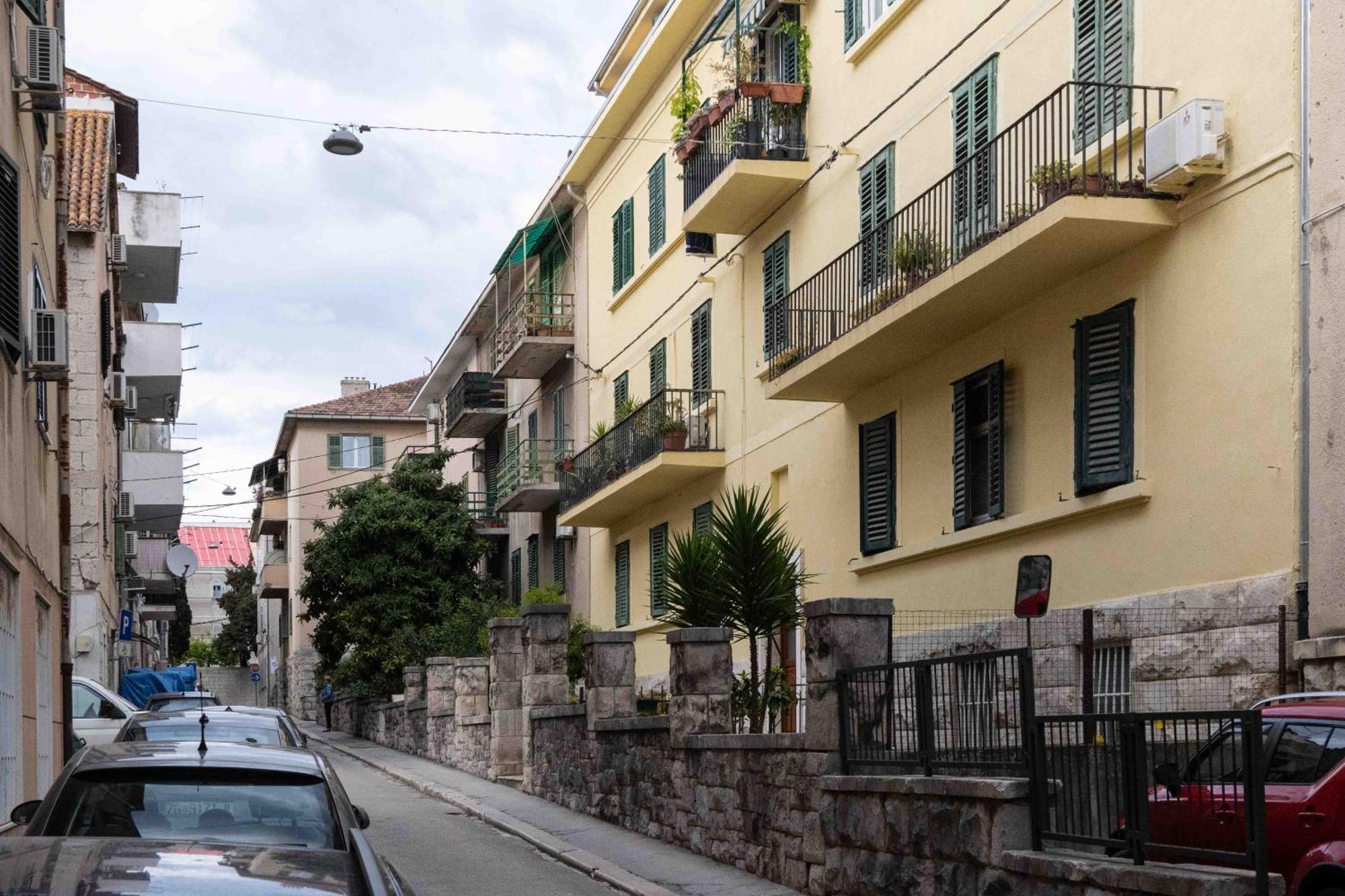 Apartment The Charm Split Luaran gambar
