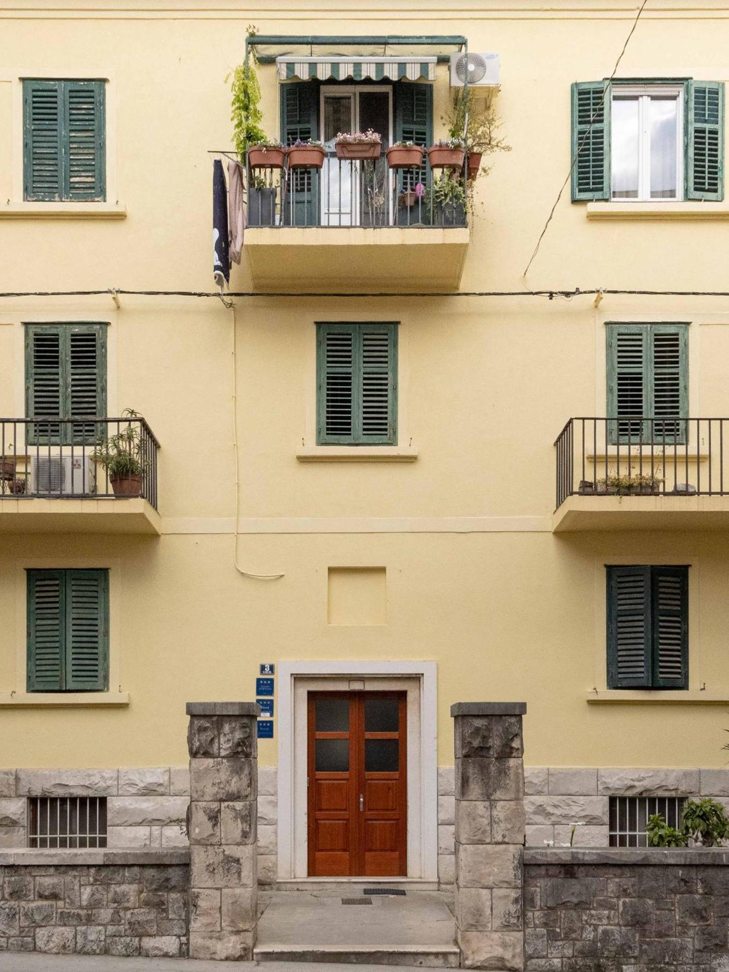 Apartment The Charm Split Luaran gambar